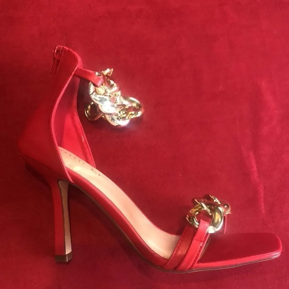 NEW Shoe Dazzle sandals chain detail size 9 - Picture 2 of 8